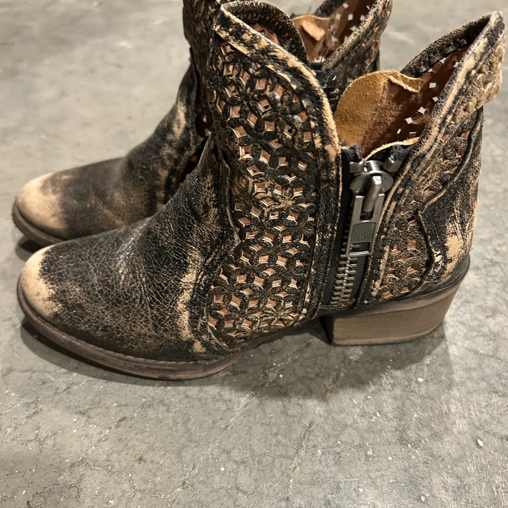 Distressed leather Ankle Booties